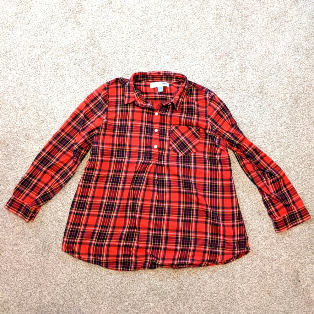 Maternity Old Navy Collared Flannel Button-down Long Sleeve Shirt